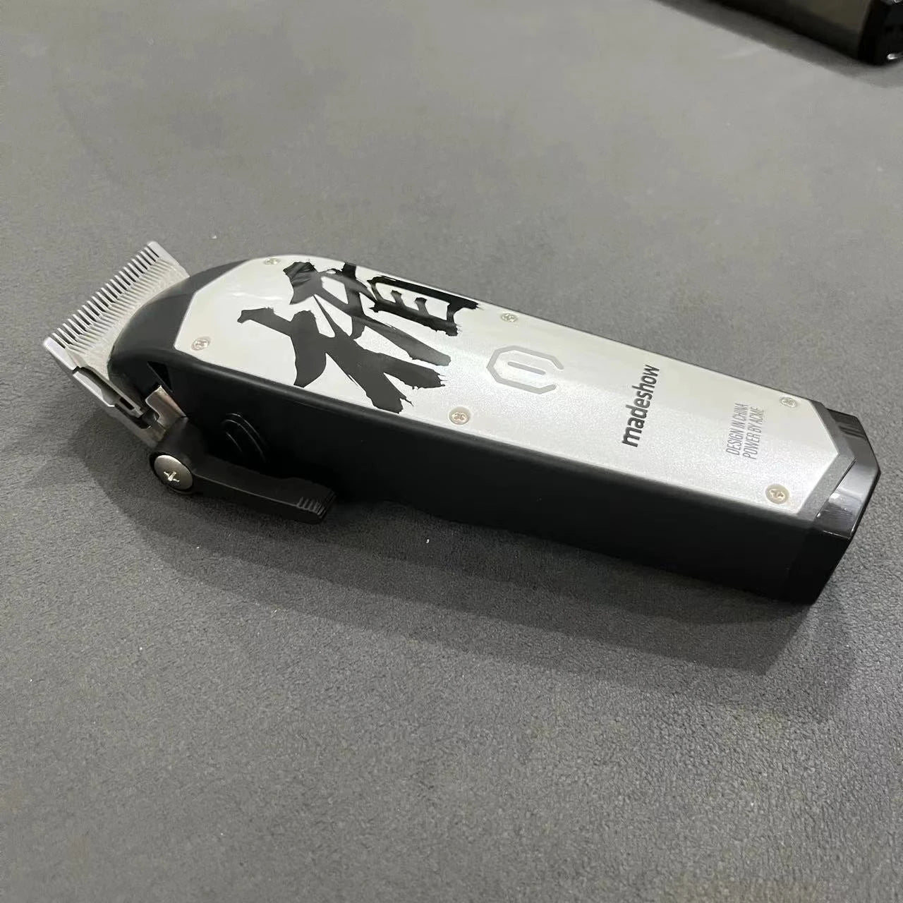 Máquina de Corte Profesional Madeshow M10+ / M11 – Potencia y Precisión para Hombres Exigente
